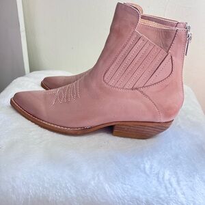 Silent D Puly Cowboy Boots Size Light Pink New With A Little Stain.  Size 37